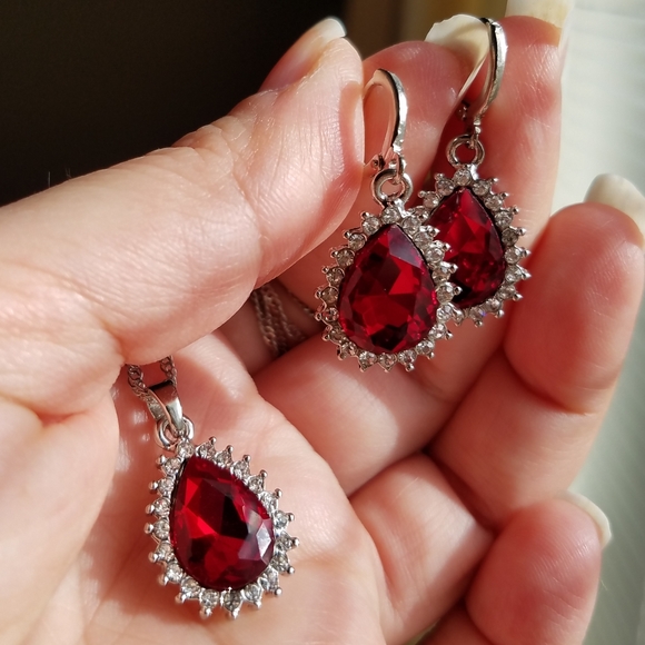 Swarovski Elements 925 Sterling Silver Garnet Red Earrings NEW - Picture 7 of 16